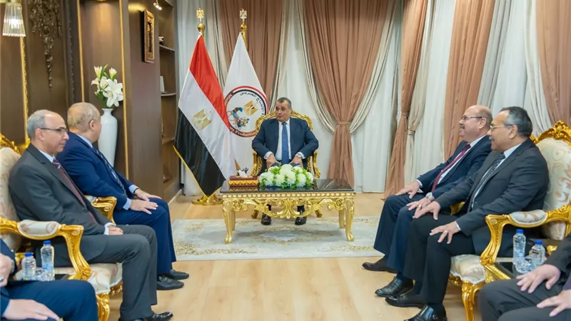 الإنتاج الحربي يبحث مع سفير مصر بالمغرب فرصًا استثمارية جديدة