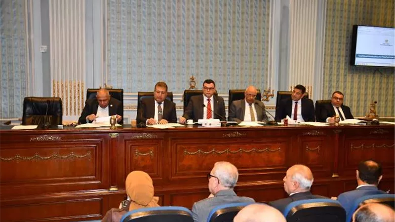 وزير الإسكان يناقش الموقف الحالي لمشروعات الخطة الاستثمارية 2024-2025