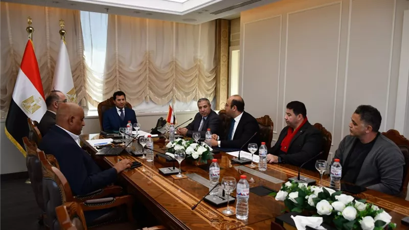 وزير الرياضة يناقش تنفيذ البرنامج القومي لصناعة الهدف والأمل بأندية القيادات الشبابية