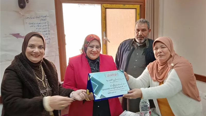 مدرسة زاهر جلال ١ الإعدادية بنات تفوز بمسابقة أوائل الطلاب بمطروح