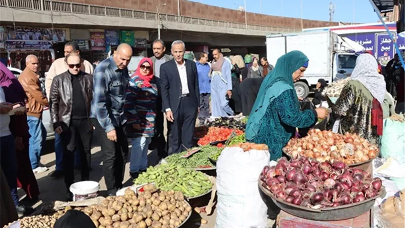 سكرتيربنى سويف يشرف على حملةحماية المستهلك ويتفقدسوق اليوم الواحد