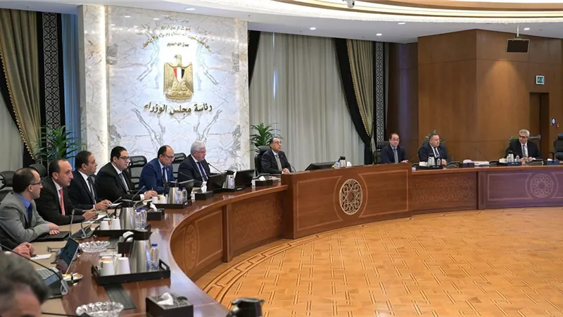 رئيس الوزراء يتابع الموقف التنفيذي لمستشفى 