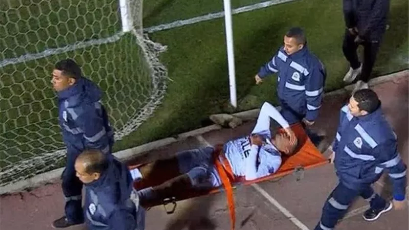 الزمالك يطمئن على محمد حمدي بعد نقله للمستشفى