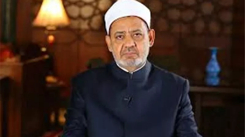 شيخ الأزهر يُعزِّى أسرة الطالبة رحيق السيد ويوجه برحلة عمرة لوالديها