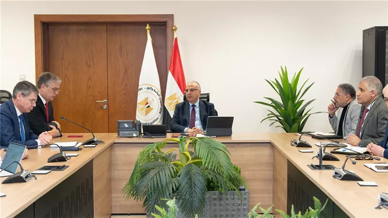وزير الري يبحث مع سفير دولة هولندا بالقاهرة سبل تعزيز التعاون