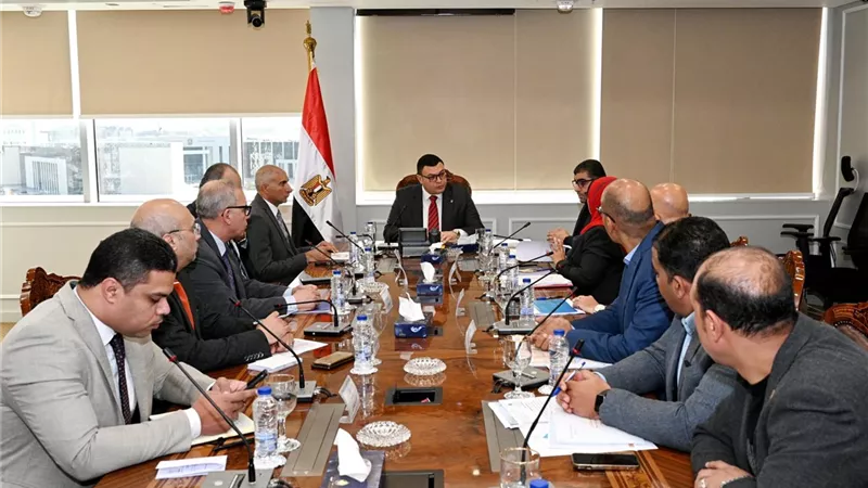 وزير الإسكان يتابع الموقف التنفيذي للمشروعات بالقاهرة الجديدة