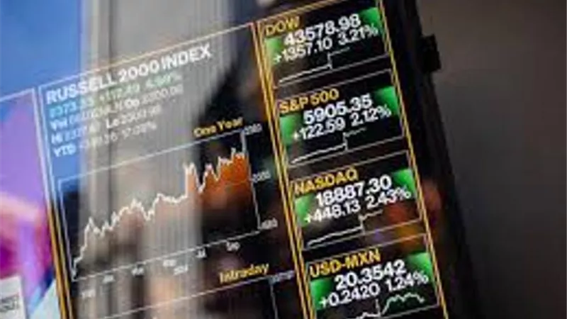 عيد الميلاد يسيطر علي الأسواق.. تراجع طفيف للأسهم الأسيوية