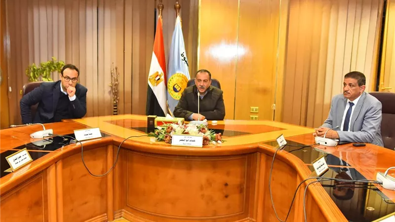 محافظ أسيوط يوجه بتطبيق معايير السلامة والصحة المهنية بكافة القطاعات