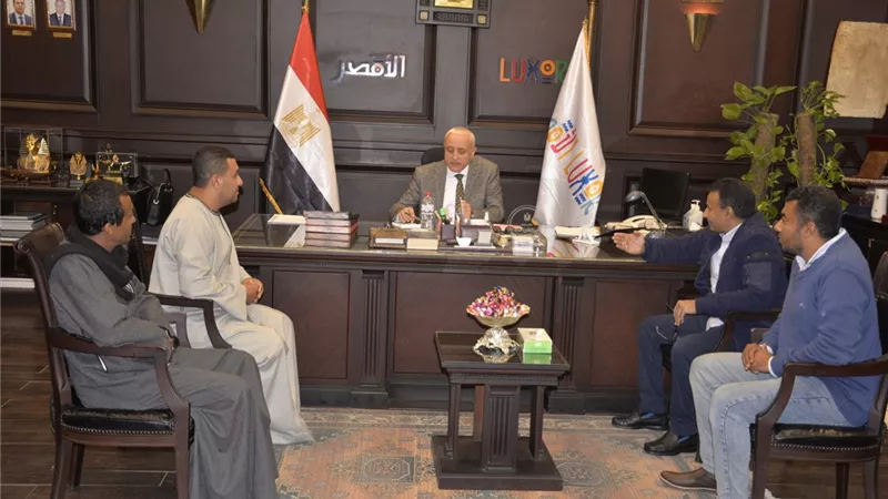 محافظ الأقصر يبحث مطالب أهالى نجع الترعة