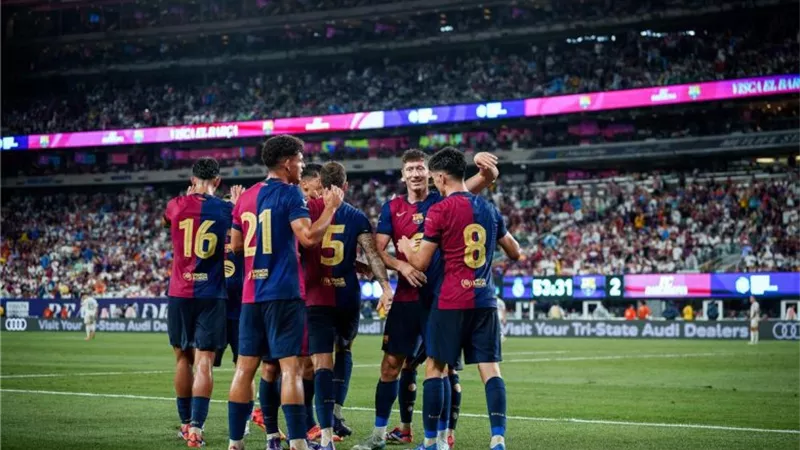 نجم برشلونة يحسم موقفه من عروض الرحيل عن النادي
