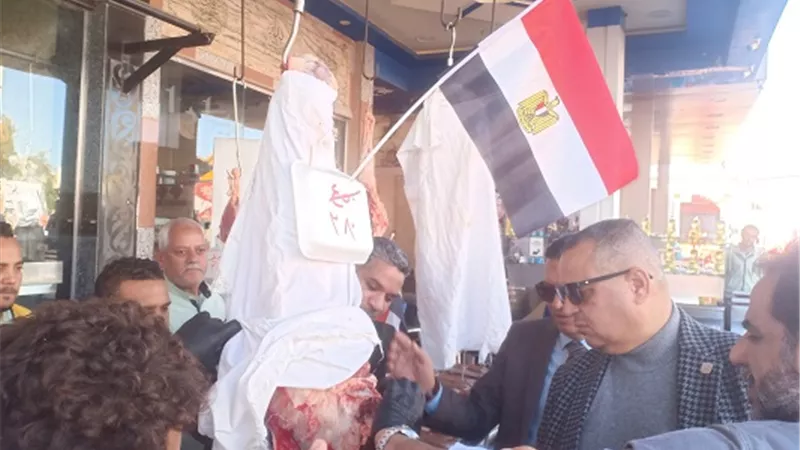 محافظ جنوب سيناء يفتتح سوق اليوم الواحد بشرم الشيخ