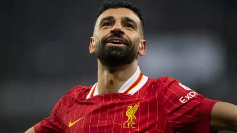 صلاح على رأس 6 لاعبين مرشحين للانضمام إلى برشلونة