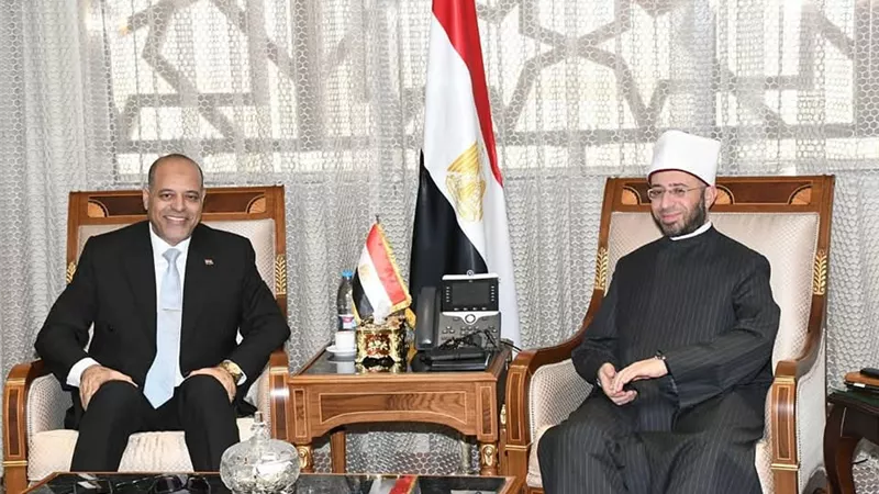 وزير الأوقاف يستقبل وزير العمل لبحث التعاون المشترك بمقر الوزارة