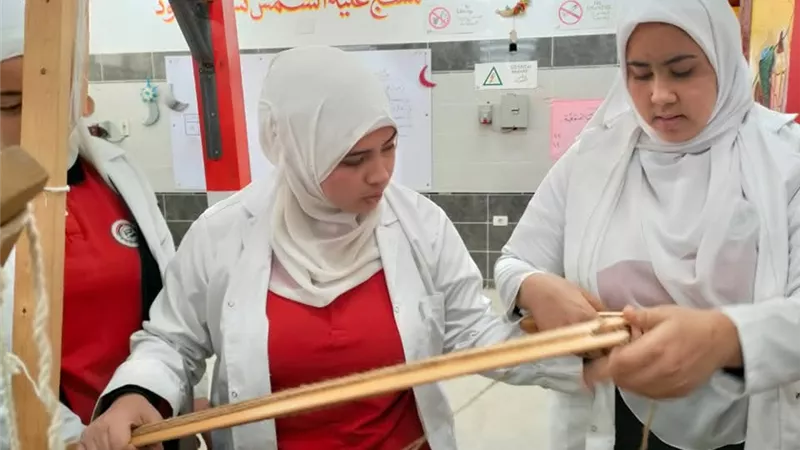 محافظ كفرالشيخ : تدريب 20 فتاة على تصنيع الكليم اليدوى
