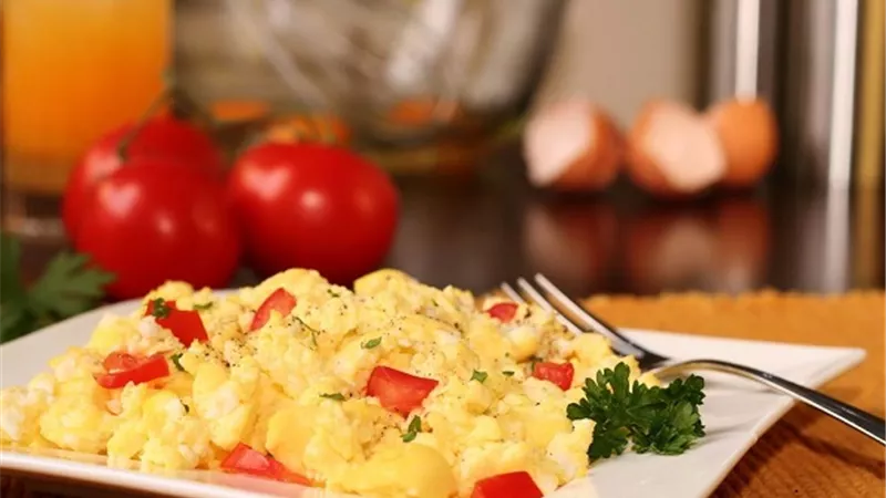 لعشاء صحي وخفيف .. بيض بالزعفران