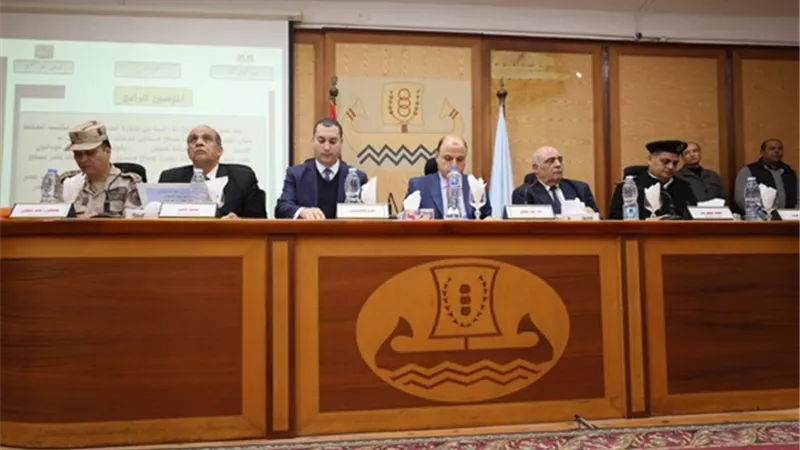 محافظ كفرالشيخ يترأس المجلس التنفيذى ويشدد بتكثيف الرقابة