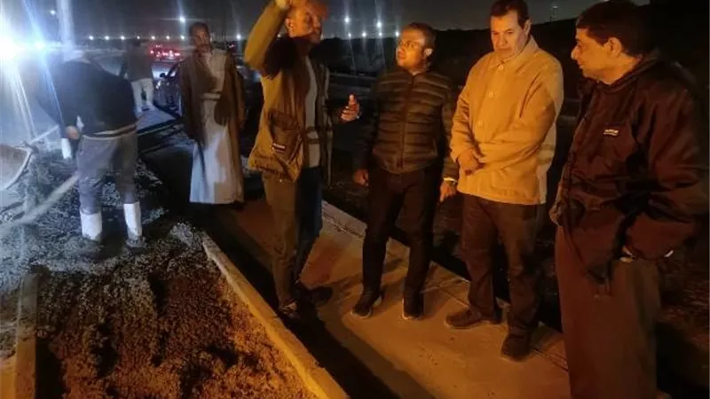 زيارة مفاجأة لرئيس جهاز الشروق ليلاً على مشروعات تطوير الطرق.. صور