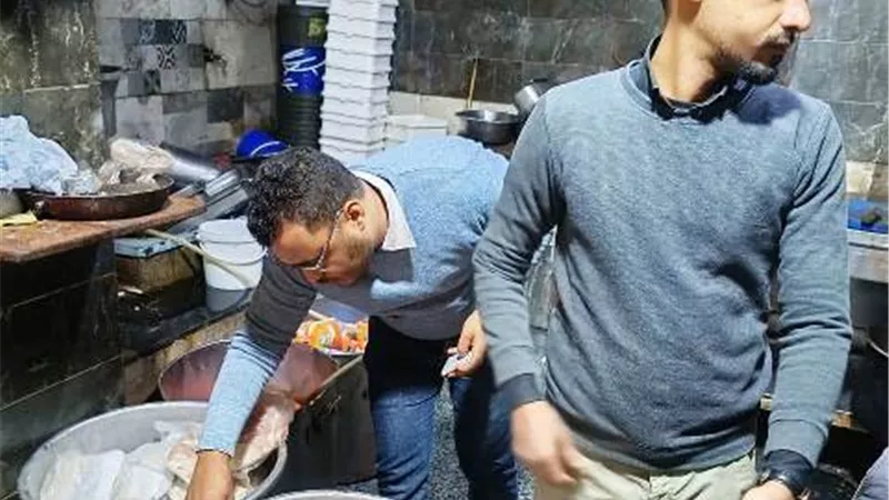 جهاز حماية المستهلك تضبط وتعدم227 كجم لسلع منتهية الصلاحية باسوان