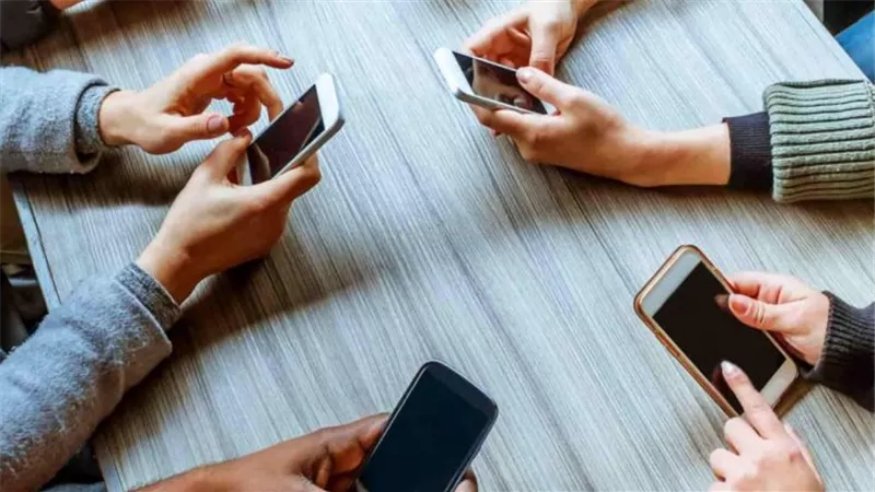 هل تفرض ضرائب جديدة على الهواتف المستوردة.. المالية تحسم الجدل