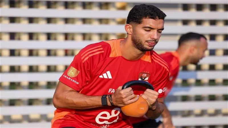 كولر يستبعد مدافع الأهلي من مواجهة المصري
