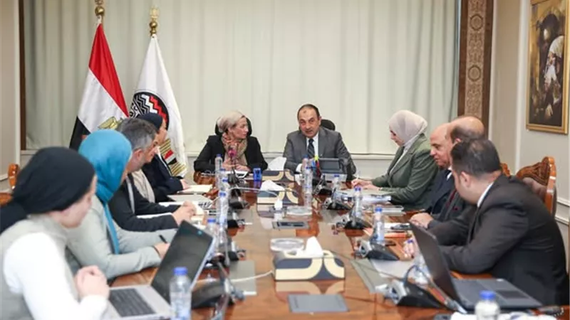 مُباحثات بين وزيري قطاع الأعمال والبيئة لتطوير السياحة البيئية في مصر