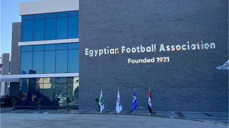 خبير تحكيمي: عدم تعيين خبير أجنبي للحكام علامة استفهام