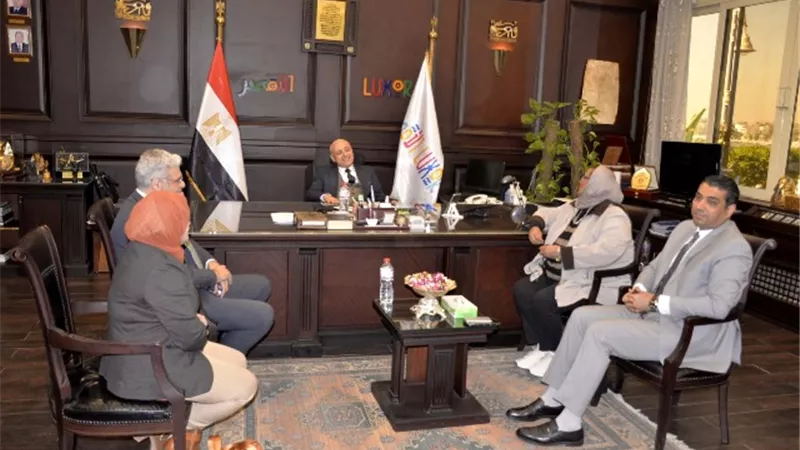 محافظ الاقصر يلتقى رئيس وحدة السكان المركزية بوزارة التنمية المحلية