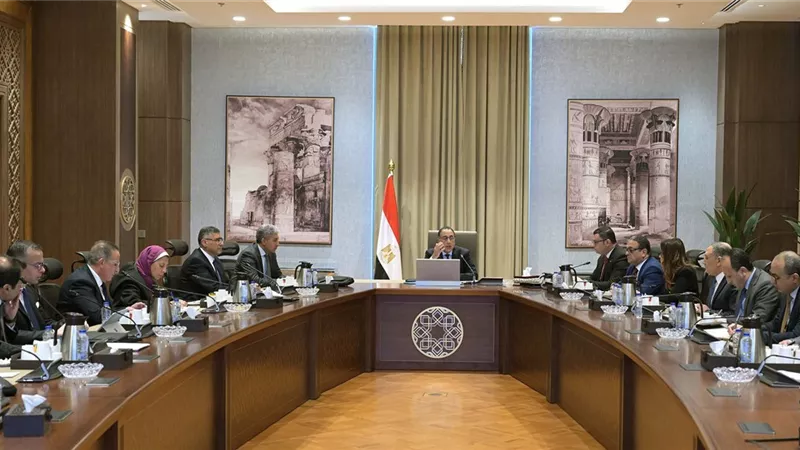 رئيس الوزراء يستعرض الفرص السياحية بالمنطقة المحيطة بهضبة الأهرام