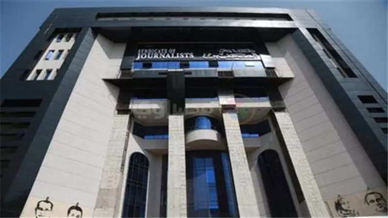 إصابة عامل أثناء أعمال صيانة لواجهة نقابة الصحفيين ونقله للمستشفى