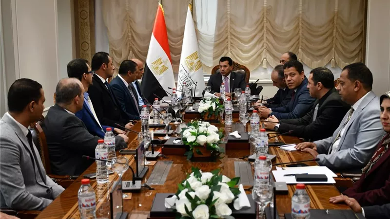 وزير الرياضة يستقبل مجلس إدارة الاتحاد المصري للتجديف الجديد
