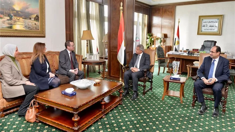 رئيس الأعلى للإعلام يبحث سبل التعاون مع وفد هواوي الصينية