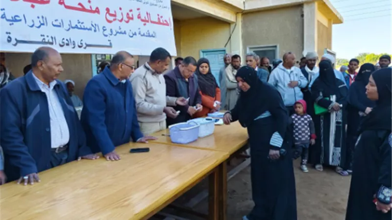 الزراعة تواصل دعم المرأة الريفية وتوزع ابقار مجانية على 46 سيدة