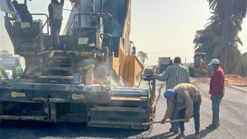 محافظ أسيوط: استمرار أعمال ازدواج الطريق الزراعي 