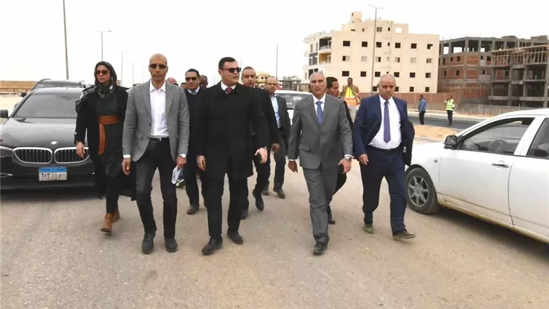 وزير الإسكان يتفقد طرق أحياء بيت الوطن بالامتداد الشرقي للقاهرةالجديدة