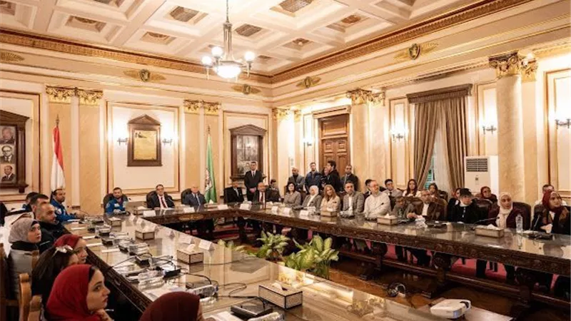 وزير الدولة لشؤون الشباب الإماراتي يلتقي رئيس جامعة القاهرة