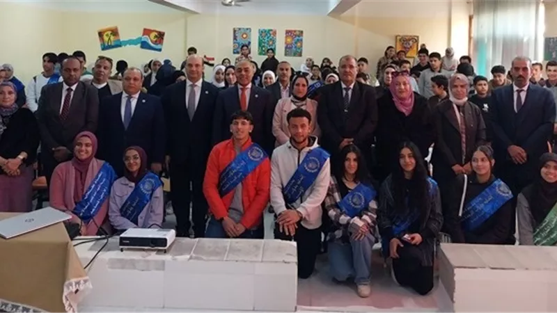 ندوة للإدارة التعليمية فى الشروق حول أهمية الوعى الانتخابى للطلاب.. بالصور