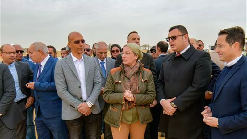 وزيرة البيئة تتفقد موقع مشروع تدوير مخلفات البناء بالقاهرة الجديدة