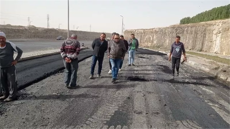 رئيس جهاز مدينة ١٥ مايو يعلن عن أحدث مشروعات الطرق فى المدينة.. صور