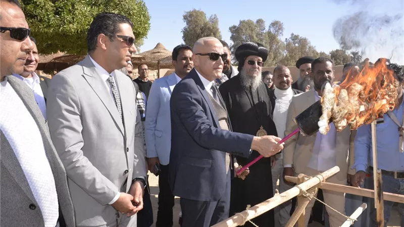 محافظ الأقصر يوجه برفع مستوى الطرق وإفتتاح مشروعات تنموية