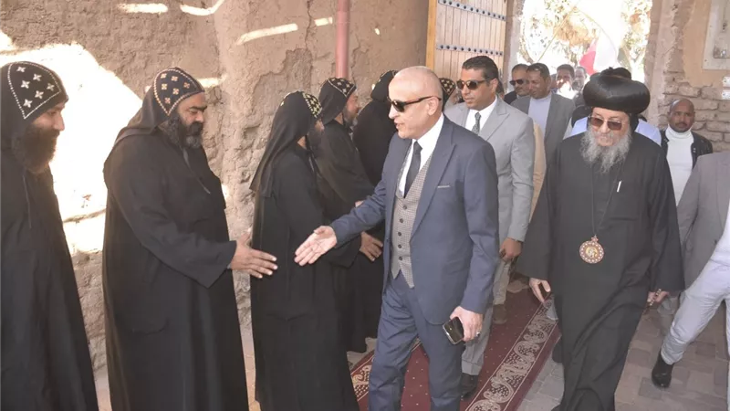 محافظ الأقصر يزور دير الأنبا متأؤوس الفاخورى بإسنا