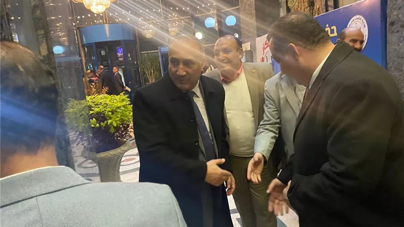 نقيب المهن الرياضية يصل حفل 