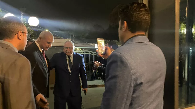 ياسر قمر رئيس اتحاد الكرة الطائرة يصل حفل أوسكار المساء الرياضي
