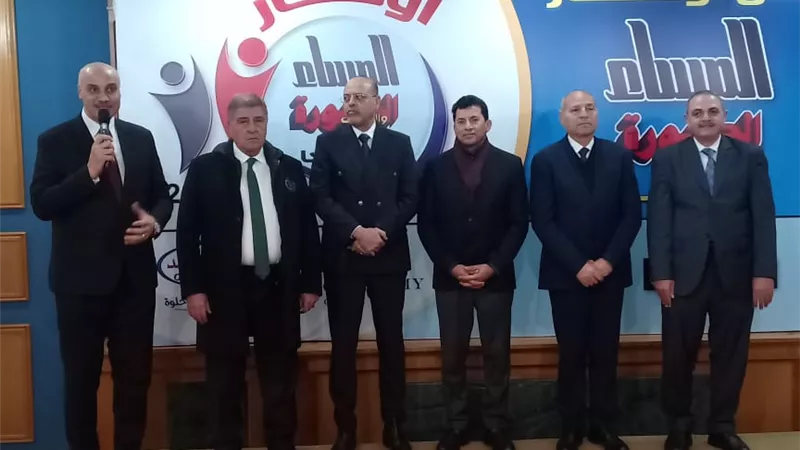 رىيس التحرير يلقي قصيدة في حب مصر باوسكار المساء