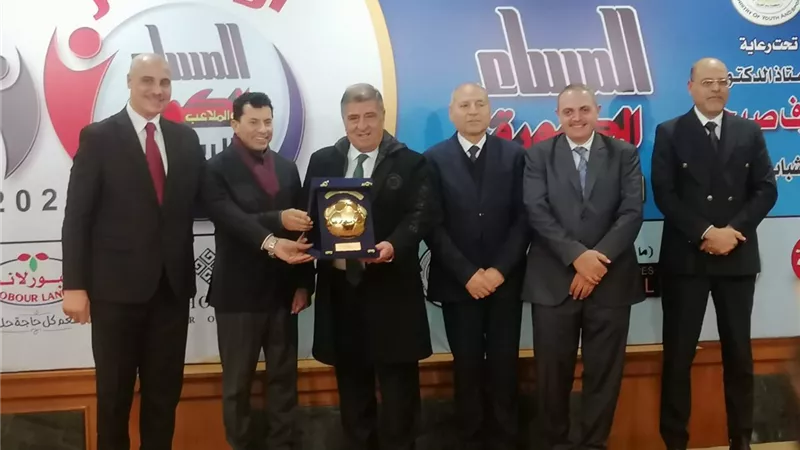 تكريم وزير الشباب والرياضة من دار التحرير الطبع والنشر