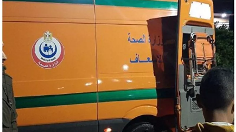 إصابة شخصين في حادث تصادم سيارتين على طريق كفر شكر