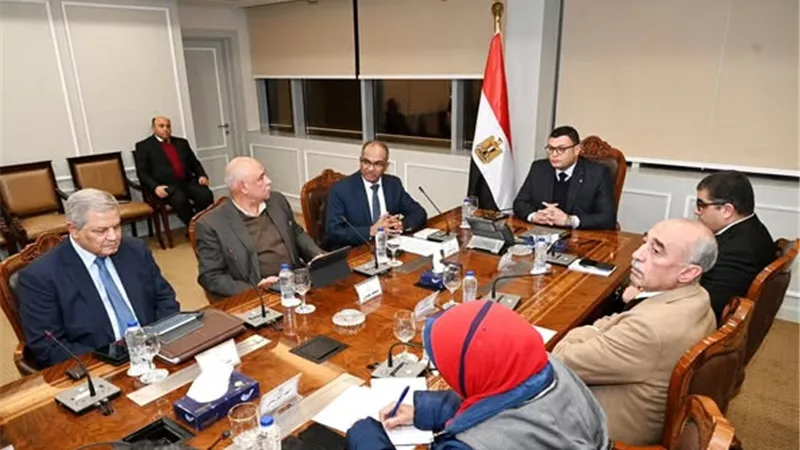 وزير الإسكان يتابع منظومة مياه الشرب والصرف الصحي ببورسعيد