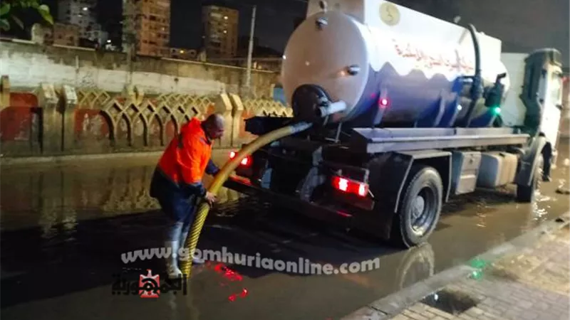 أجهزة محافظة الاسكندرية تواصل العمل ليلا لمواجهة الامطارالغزيرة