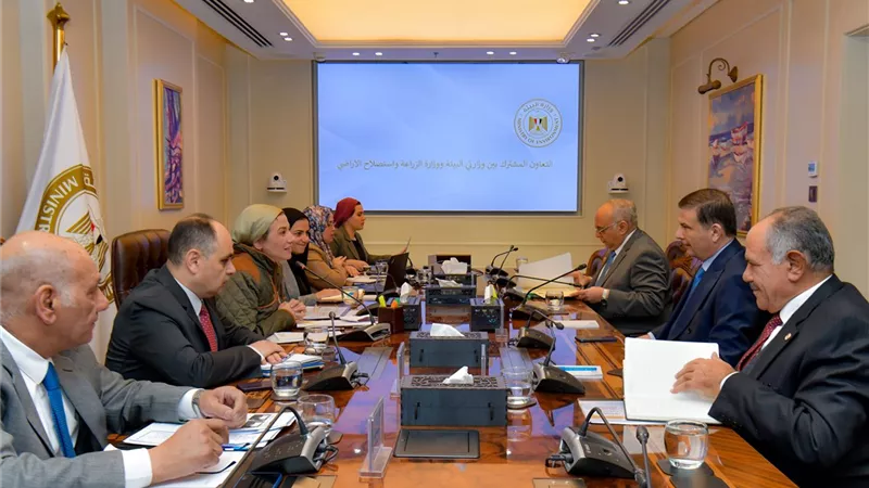 وزيرا البيئة والزراعة يبحثان تحويل الخطط الوطنية للتصحر