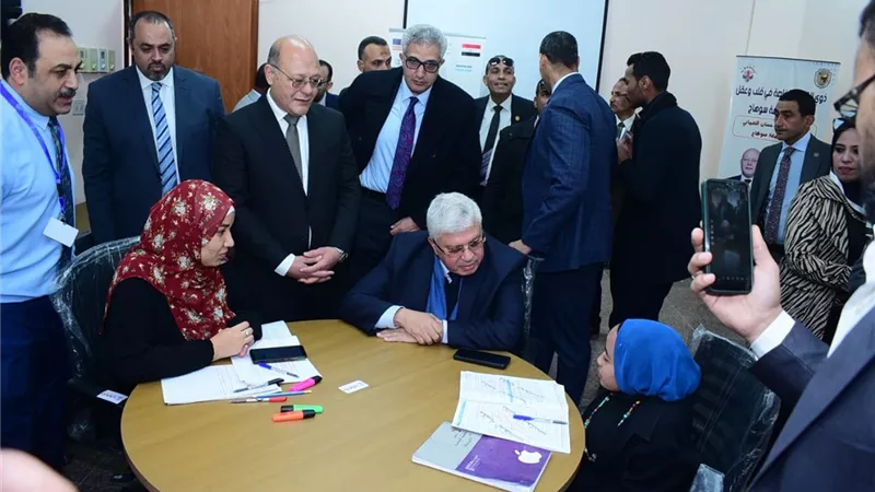 وزير التعليم العالي ورئيس جامعة سوهاج يتفقدان مركز خدمة ذوي الهمم