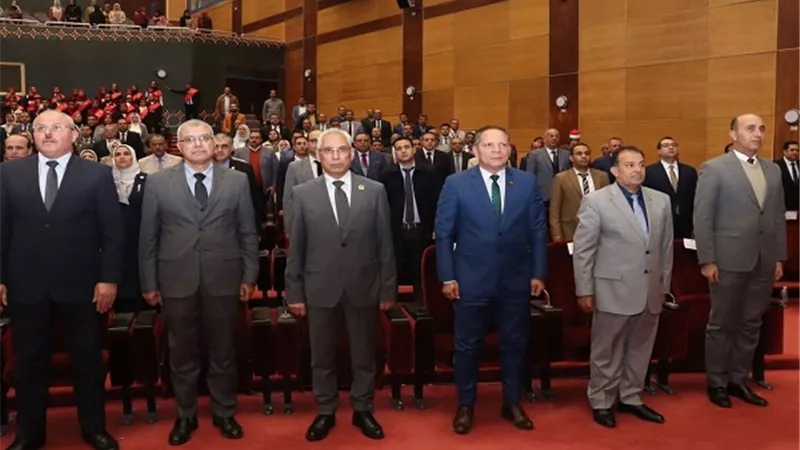 رئيس جامعة المنيا يُشارك بمؤتمر 